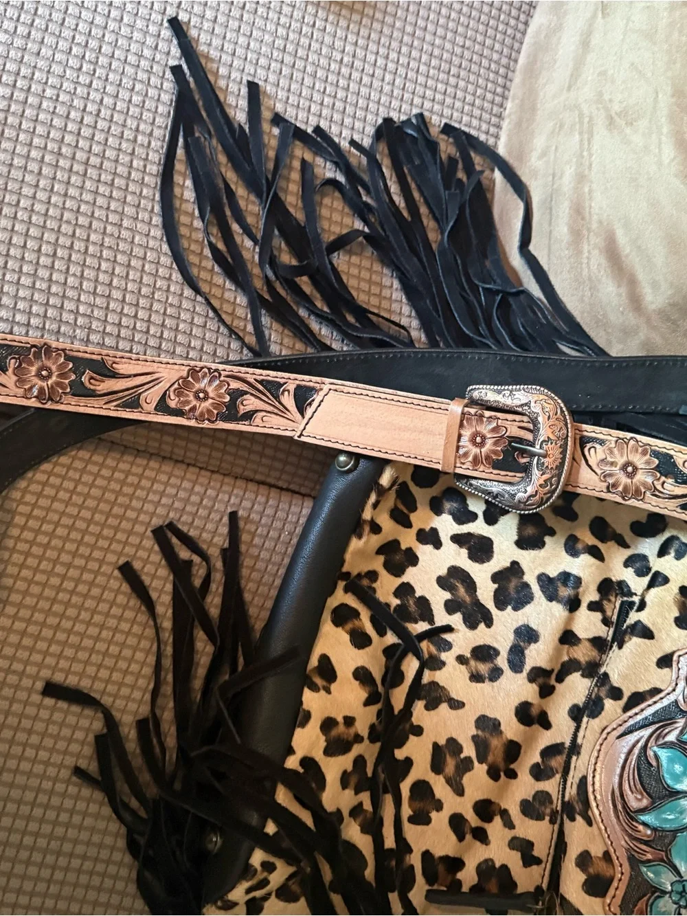 Leopard Print Shoulder/Crossbody Bag with Turquoise Tooled Floral Accent - Picture 4 of 6